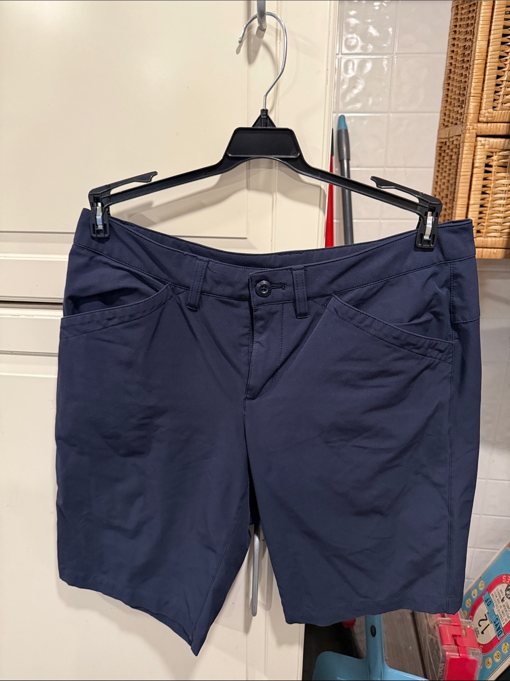Eddie Bauer Classic Navy Women's Shorts size 6 7:28